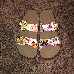 Super cute Madden girl white/floral print sandals